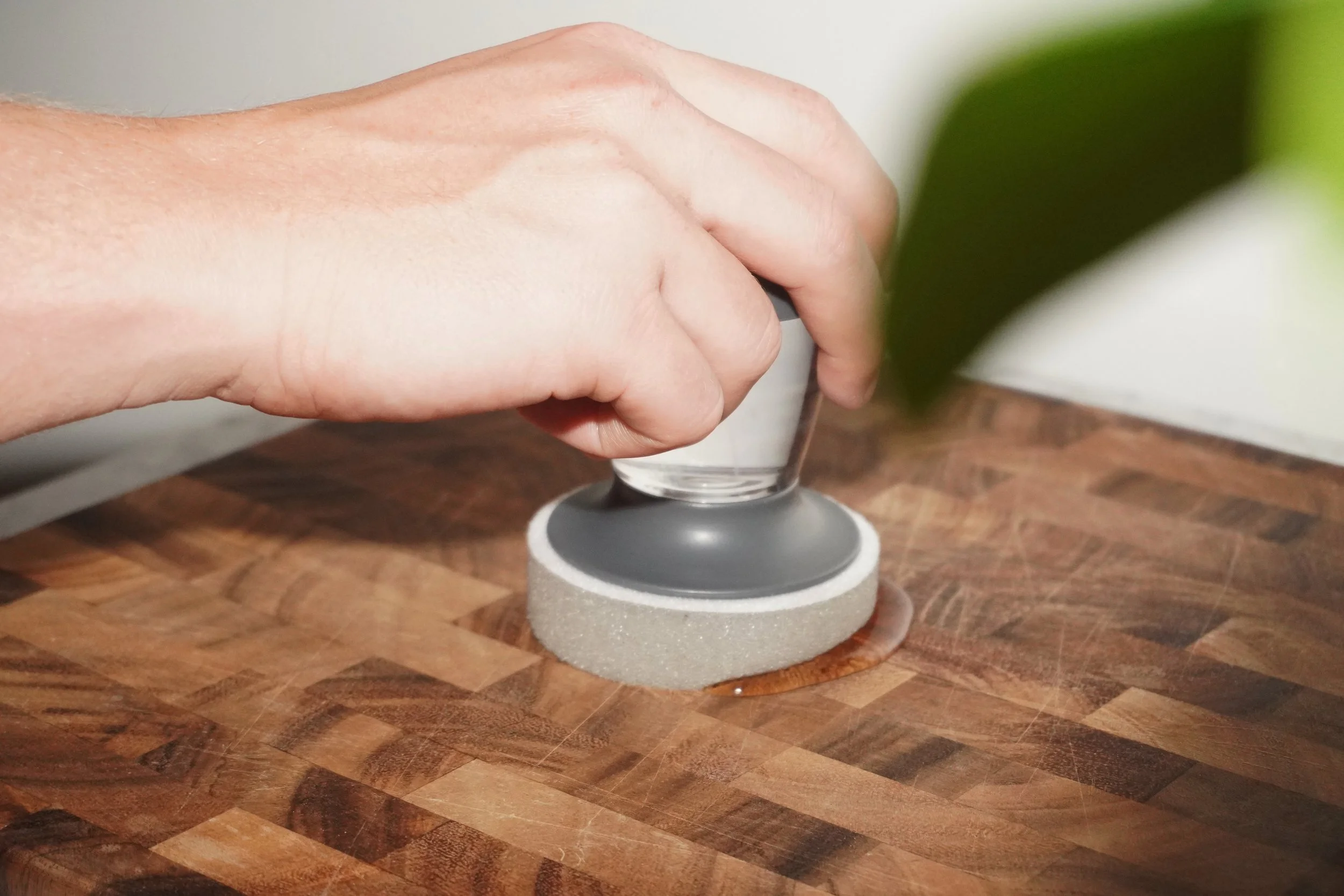 No-Mess Cutting Board Oiling Tool